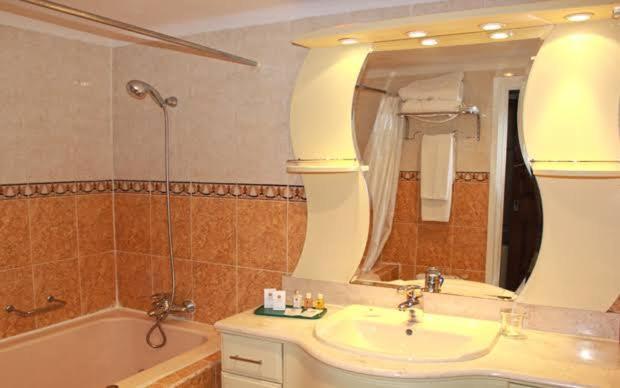 Hotel El Djazair El Mouradia Exteriör bild
